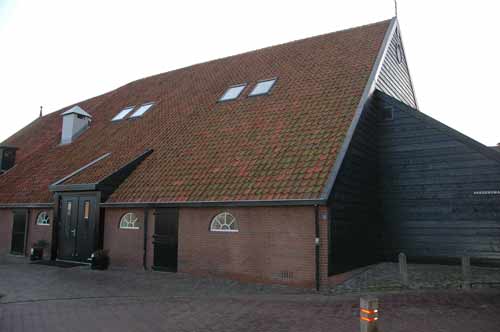 kerkgebouw buitenaanzicht